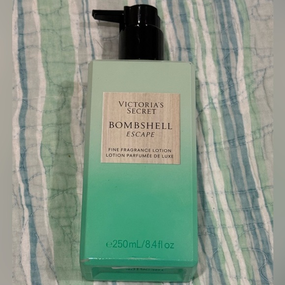 Victoria's Secret Other - Victoria's Secret Green Moisturizer & Body Oil